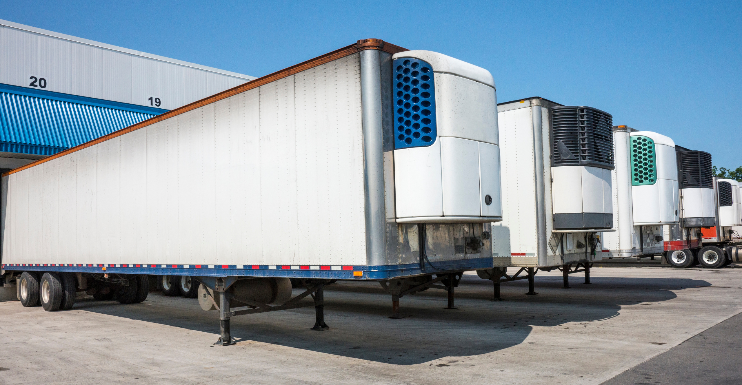 Rolls Right refrigerated reefer trailer for temperature-controlled freight