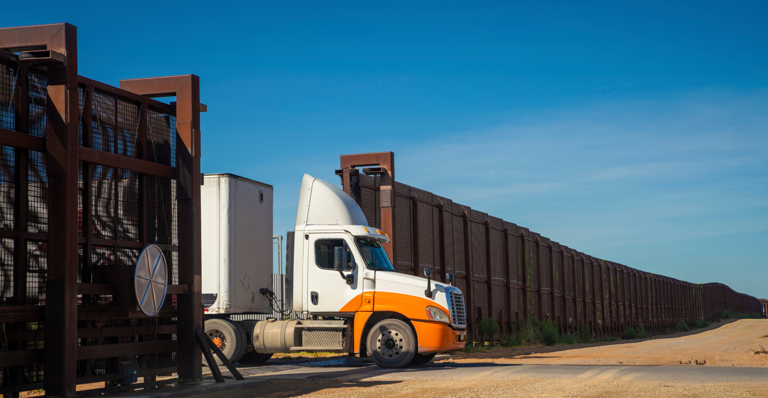 Rolls Right tractor trailer for cross-border Canada-US freight